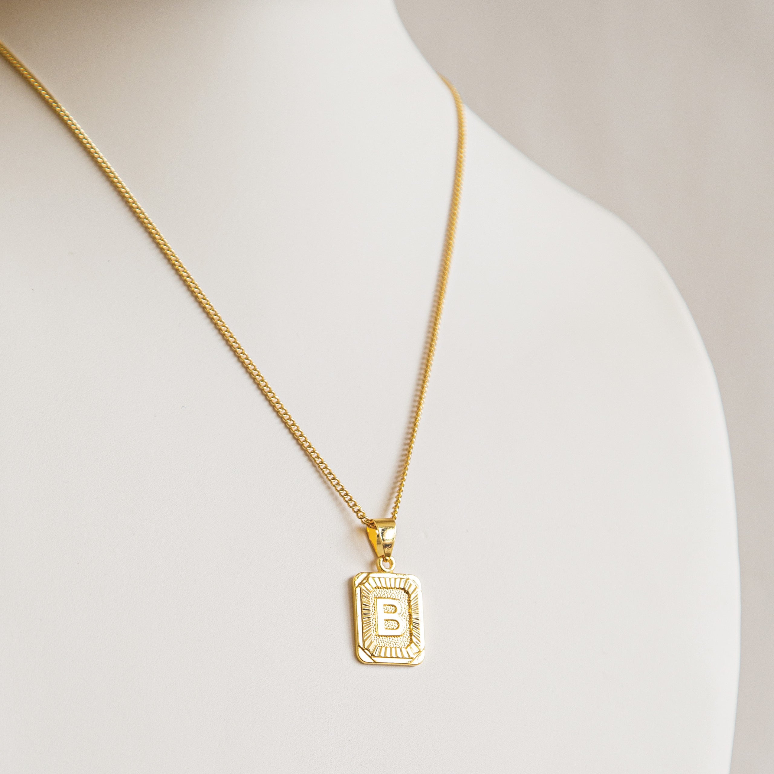 INITIAL NECKLACE - Square B