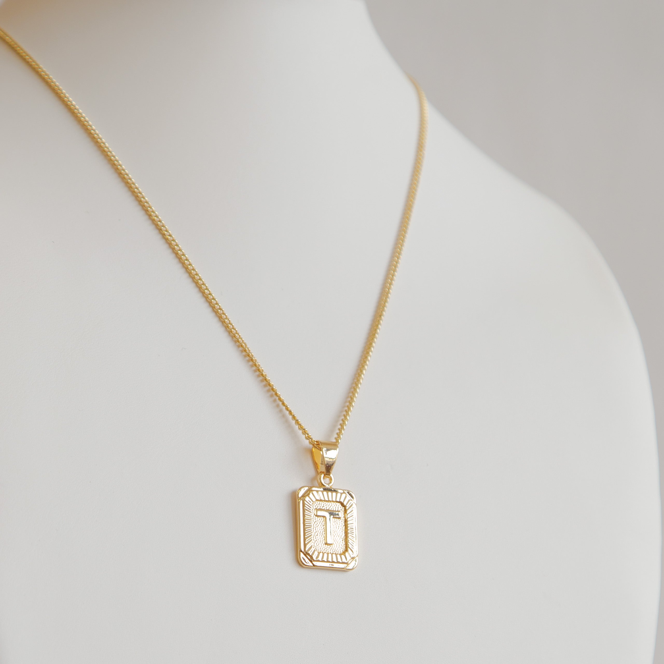 INITIAL NECKLACE - Square T